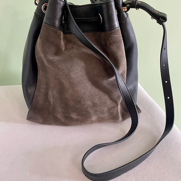 Bugatti Leather Crossbody Bucket Bag - Picture 3 of 6